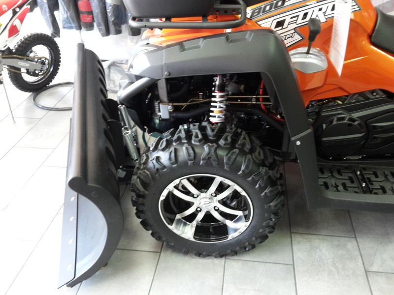 SNEŽNI PLUG SHARK 152 cm Z MONTAŽNIM KITOM ZA ATV IN UTV